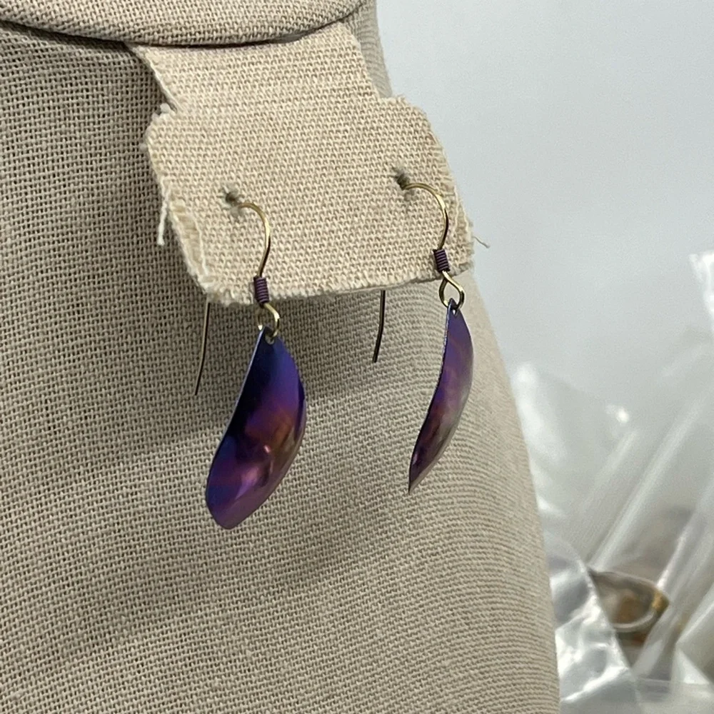 Signed Holly Yashi Hammered Niobium Drop Earrings - Blue & Purple - Picture 10 of 15